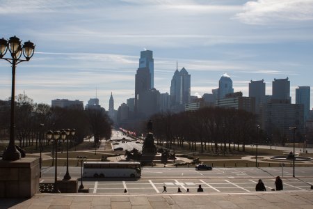 De skyline van Philadelphia vanuit het Fairmount park